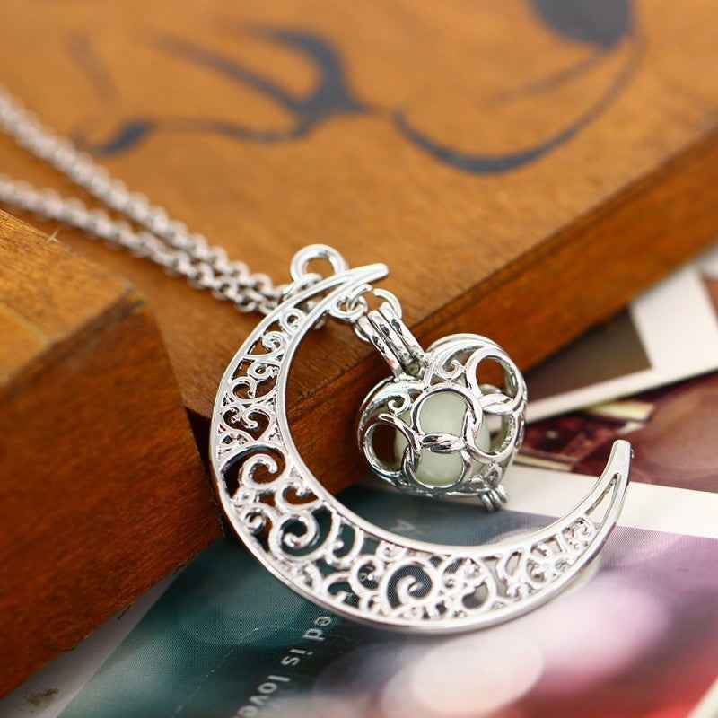 Glowing Pendant Necklace – Luminous Silver Chain Jewelry for Women