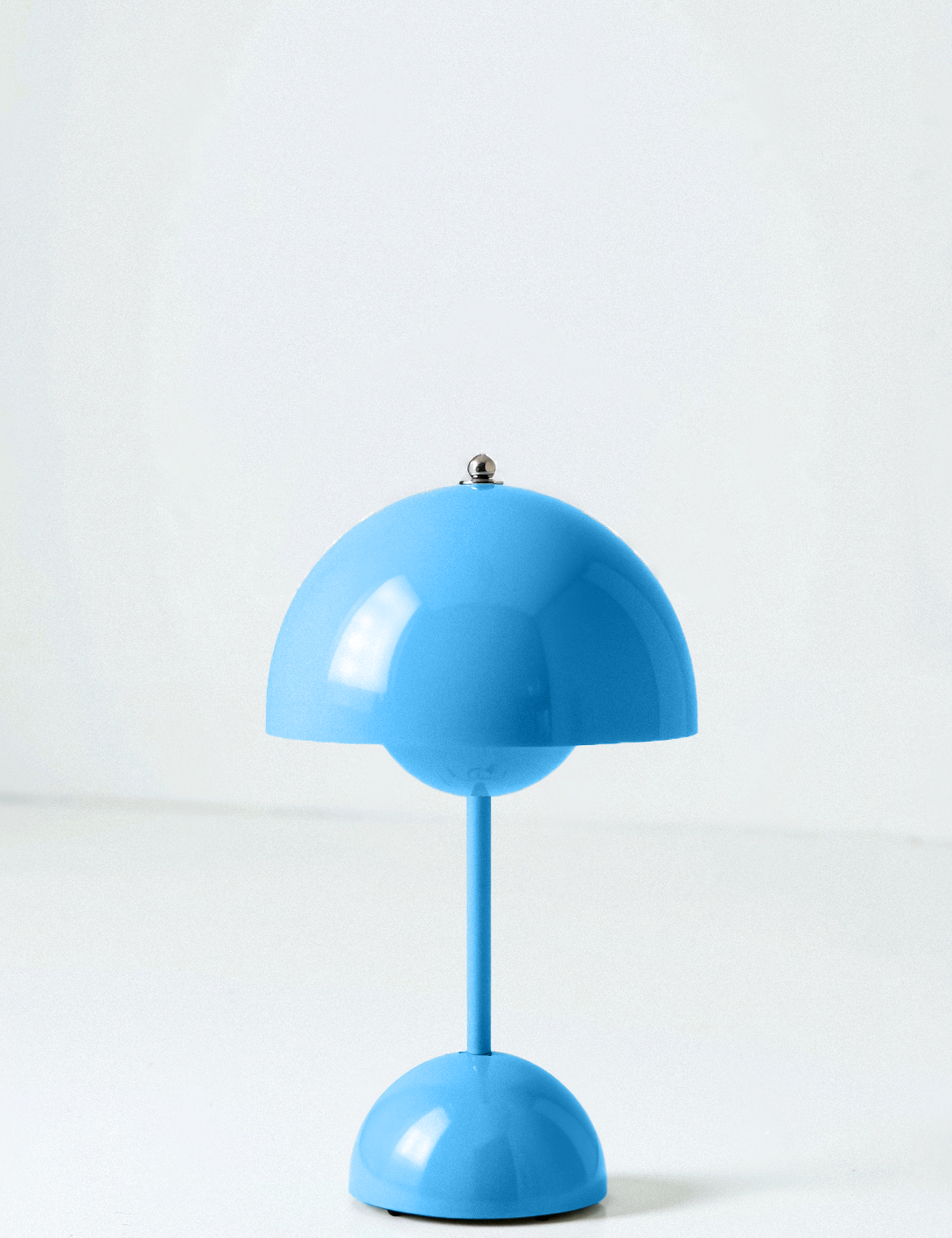 Veluce - Sophisticated Table Lamp Blue