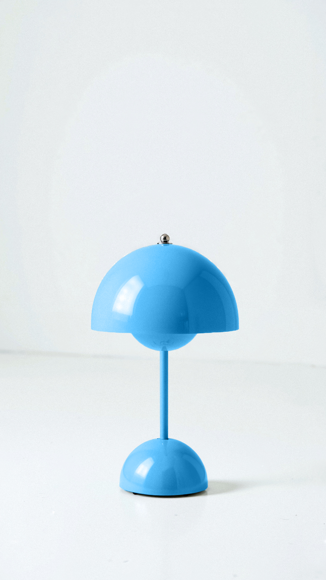Veluce - Sophisticated Table Lamp Blue