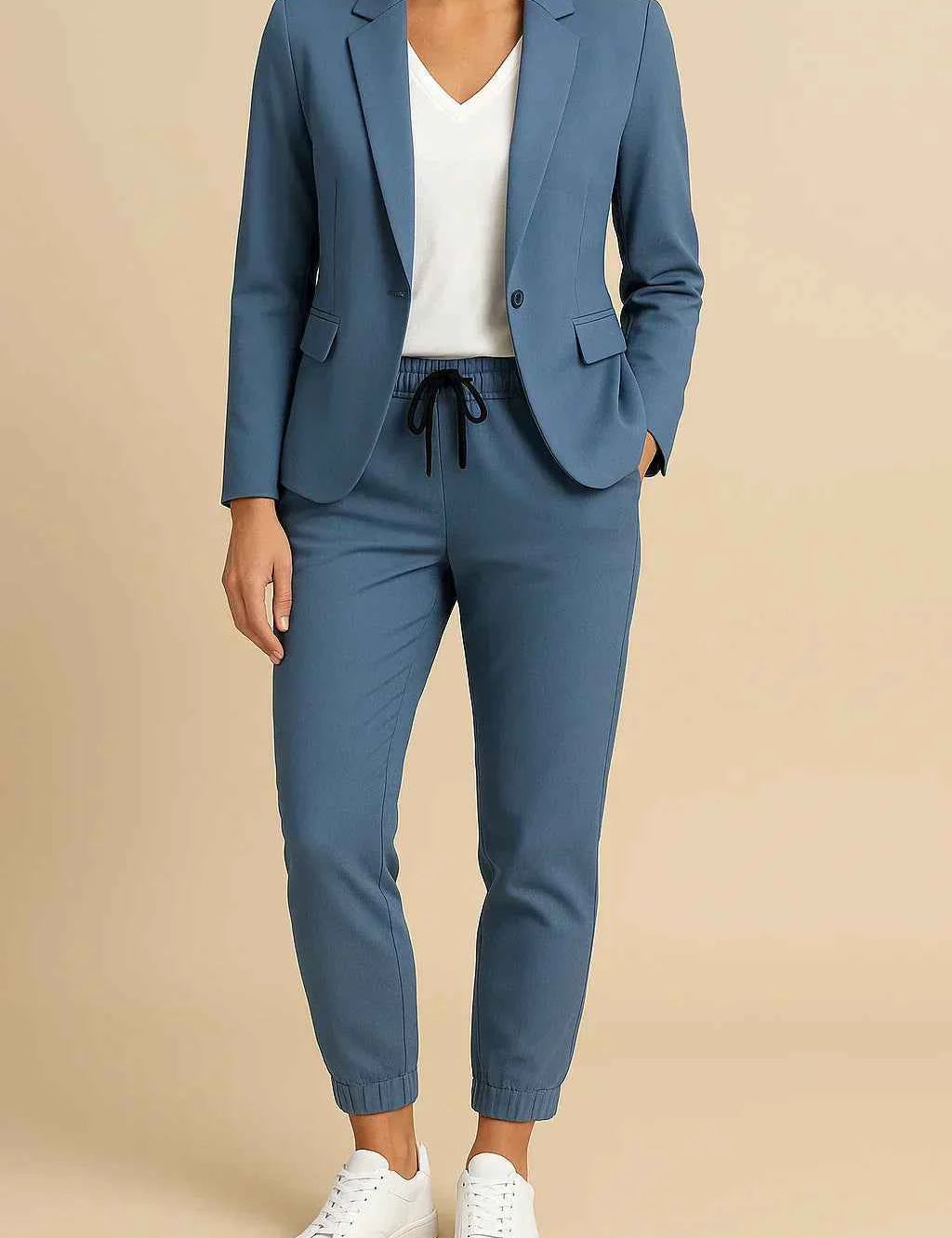 Elegant Tailored Women's Suit for Professional Confidence - New Family Finds