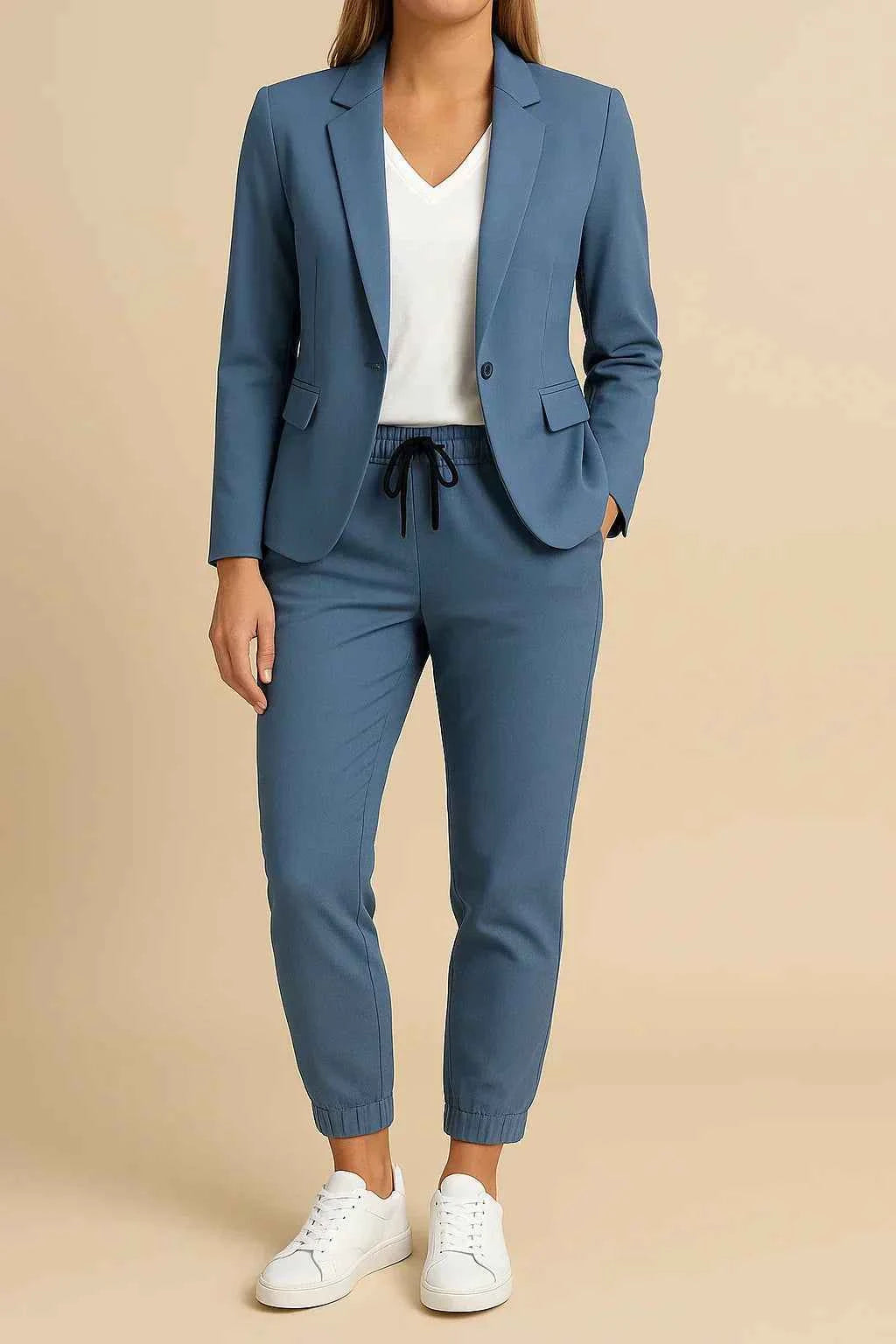 Elegant Tailored Women's Suit for Professional Confidence - New Family Finds
