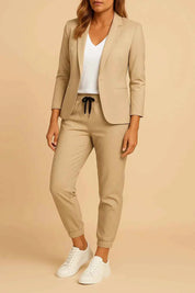 Elegant Tailored Women's Suit for Professional Confidence - New Family Finds