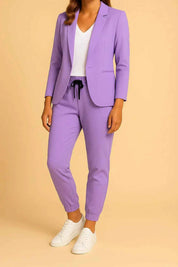 Elegant Tailored Women's Suit for Professional Confidence - New Family Finds