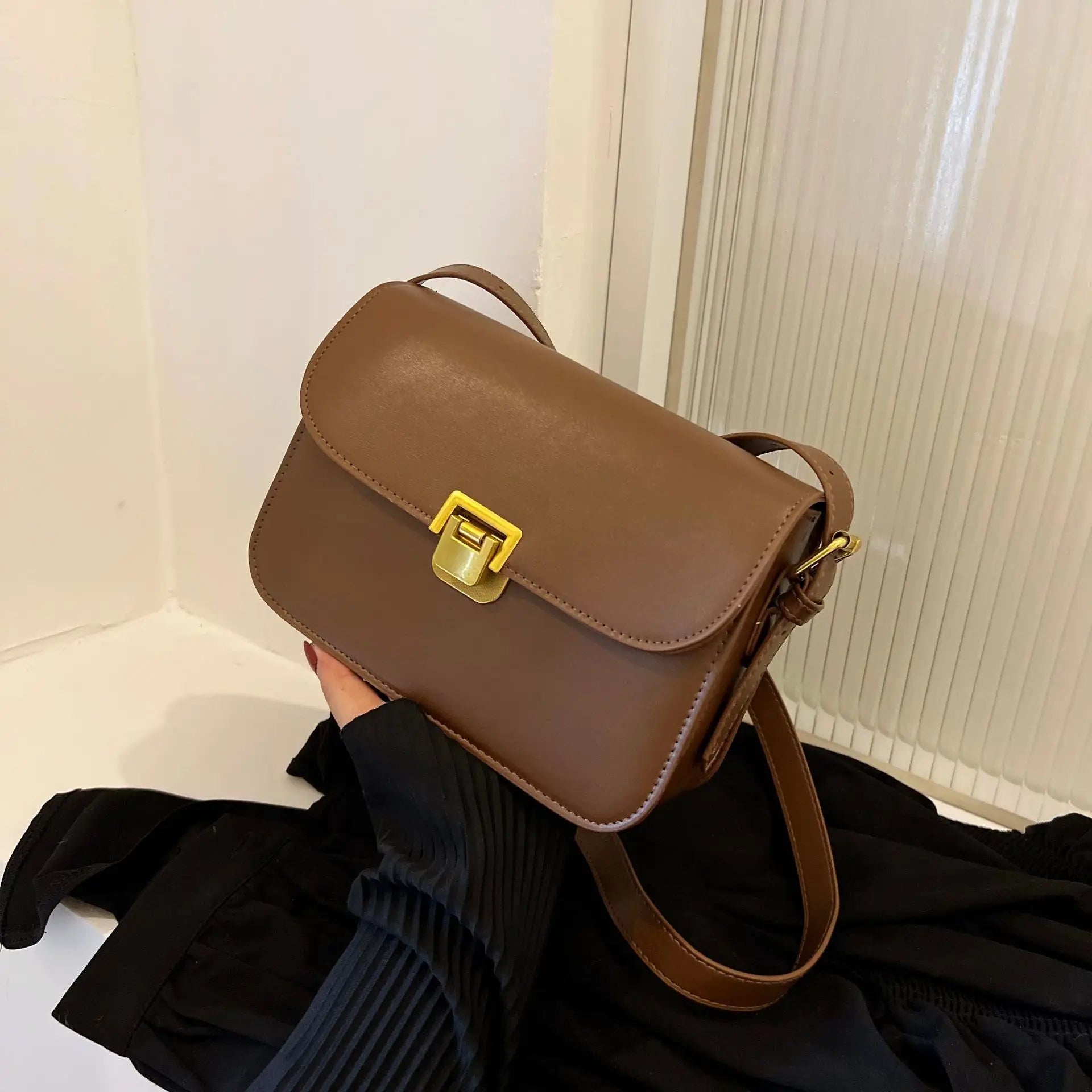 Laina - Square Retro Leather Shoulder Bag Brown