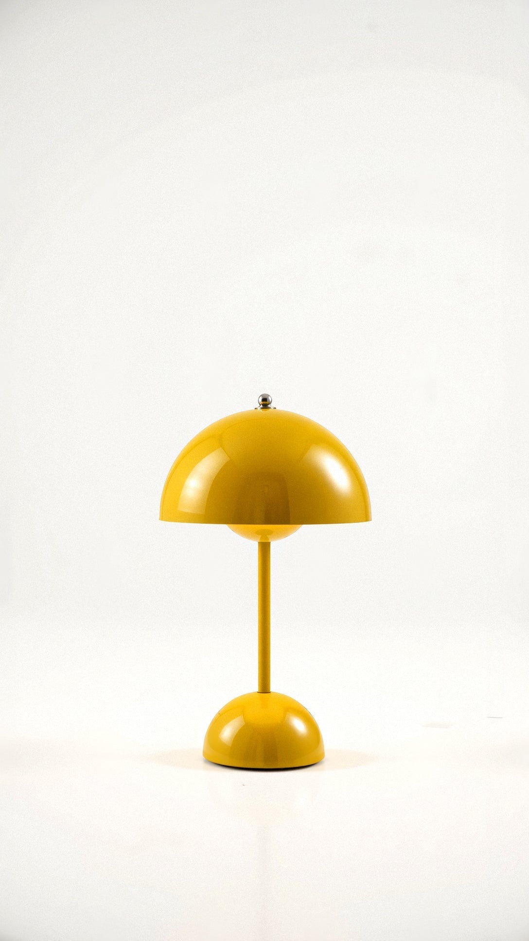 Veluce - Sophisticated Table Lamp Yellow